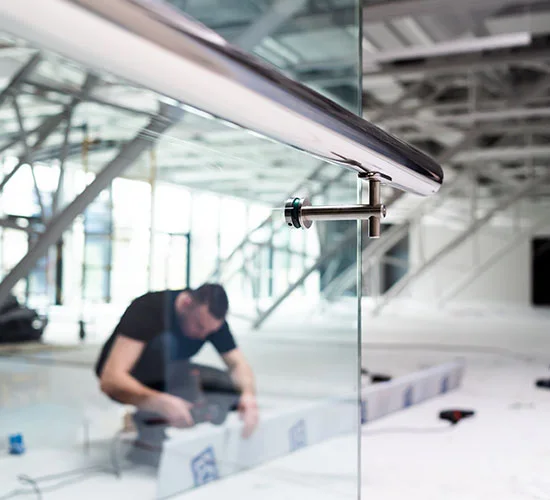 Palm Beach Gardens, FL highly skilled glass repair technicians