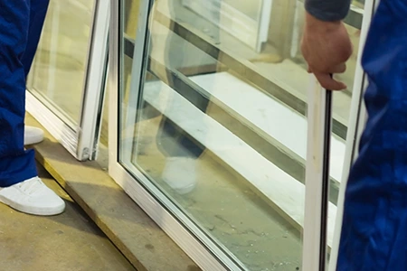 Commercial Glass Repair Technician in Palm Beach Gardens, FL